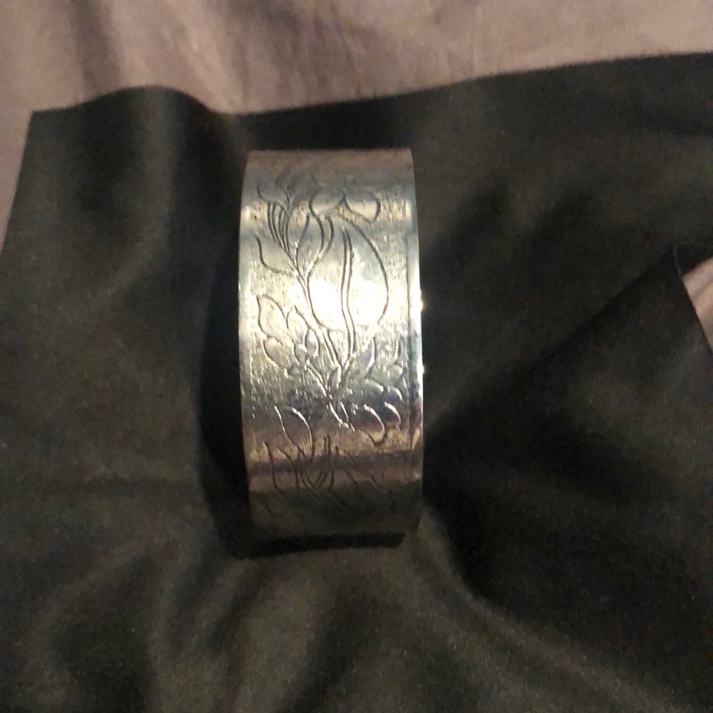 cuff bracelet - Picture 2 of 3